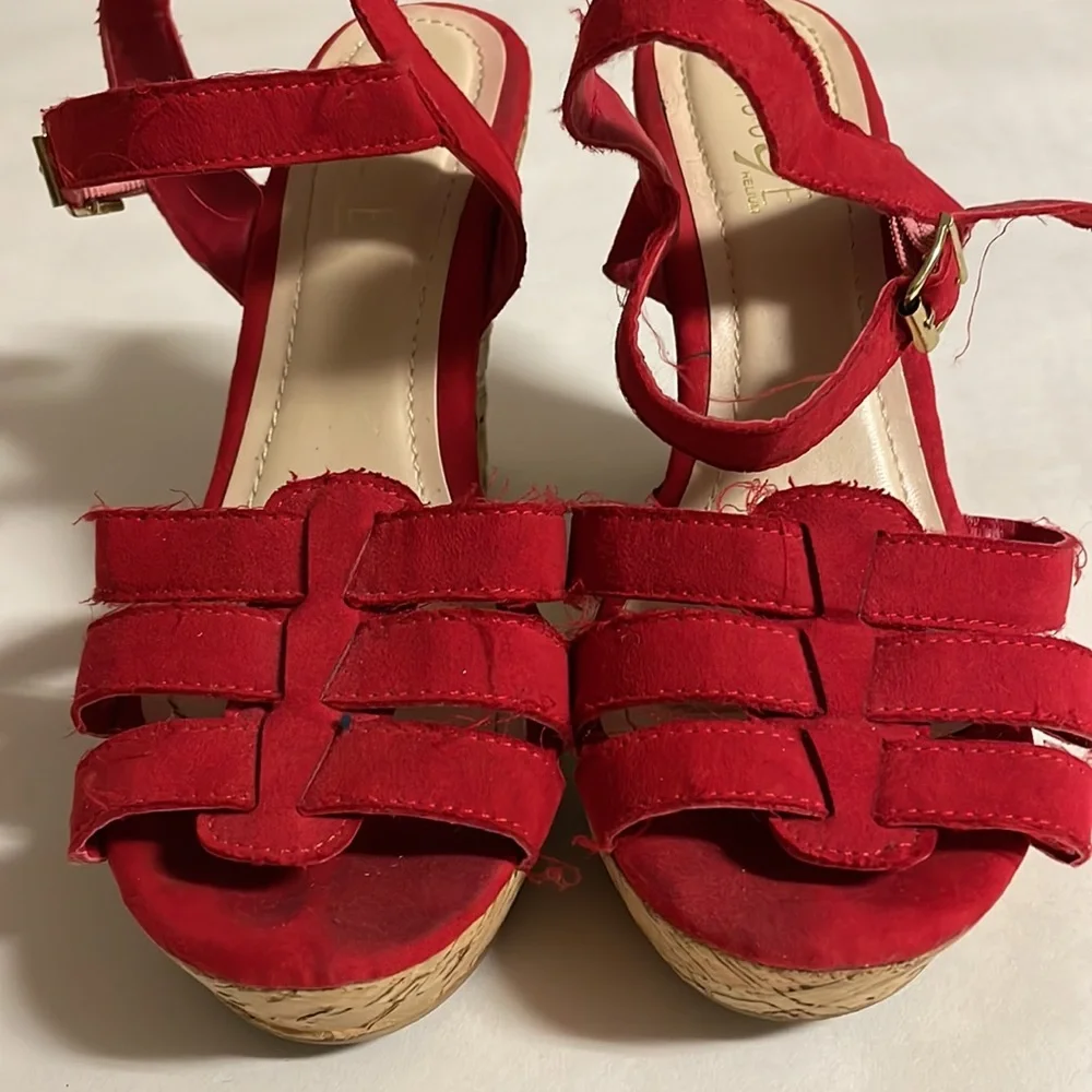 Rouge Helium Sueded Wedges - Picture 3 of 4
